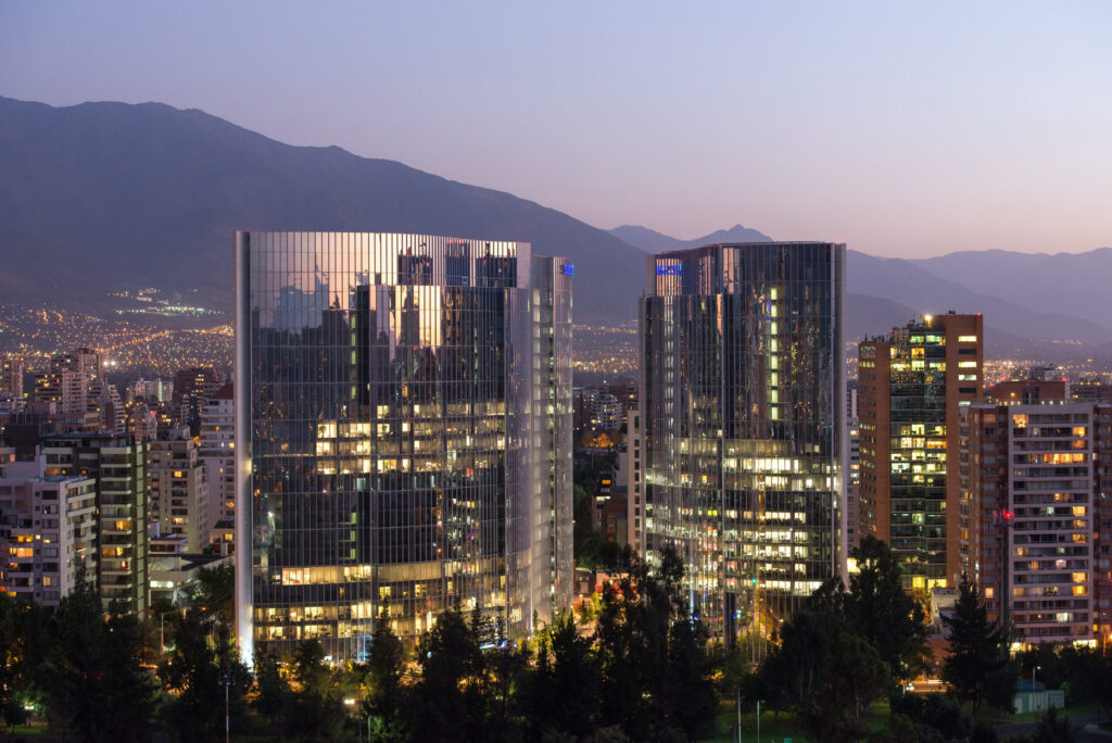 isidora23- apoquindo-4800-conjunto-noche